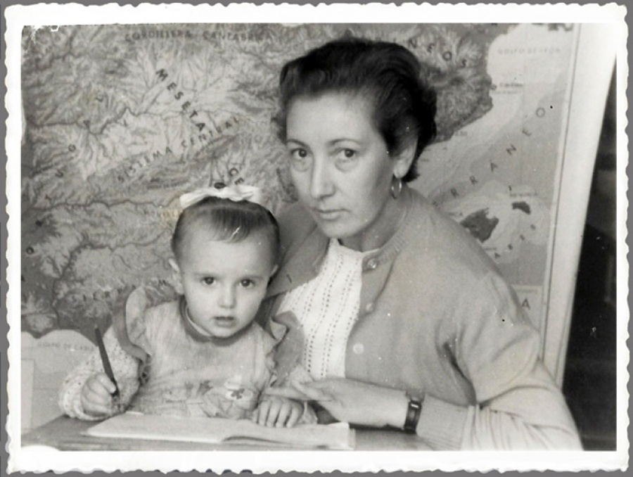 1951 - La profesora con su sobrina